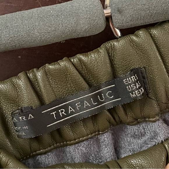 Zara olive green faux leather skirt - small - Picture 4 of 4